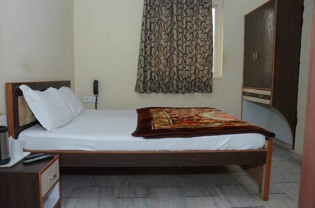 Oyo 15242 Hotel Rathi Palace Jaipur Extérieur photo